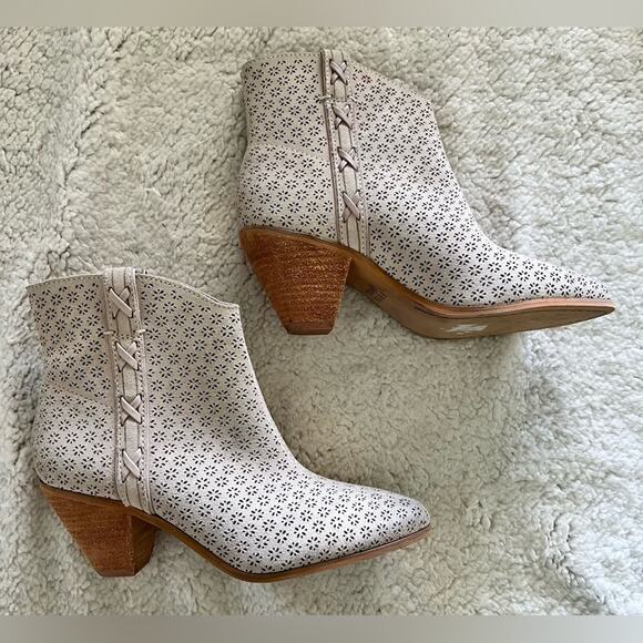 Frye and Co. Maley Perf ankle booties - size 6 - H1 - Picture 1 of 5
